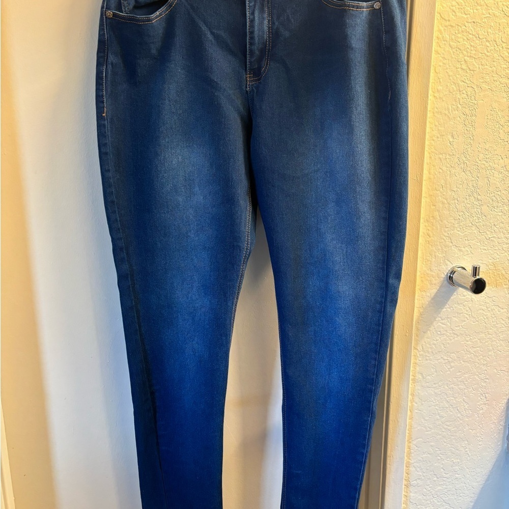 Elegant Blue Skinny Jeans for Women - Picture 2 of 6
